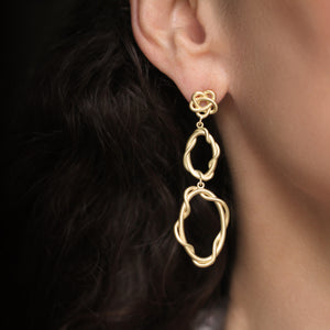 The Oval Ribbon Frame Earrings