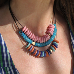 A Turquoise Chevron Glass Bead Necklace