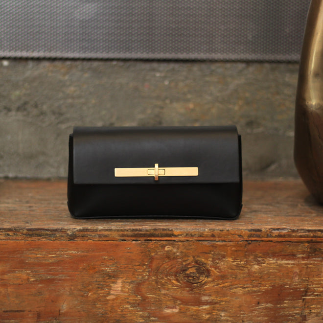 The LURA Mini Yve Bag in Onyx