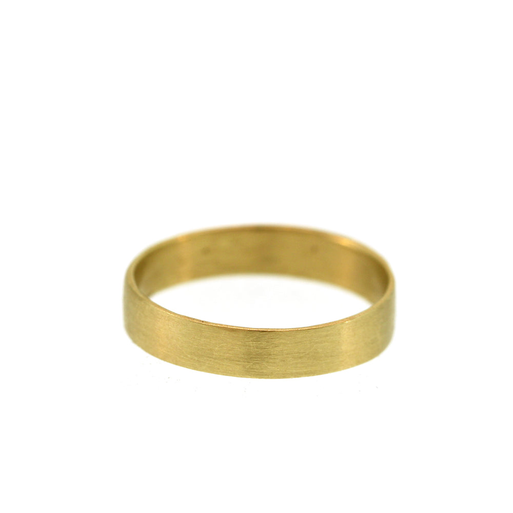 A Classic Band in Yellow Gold, 4mm