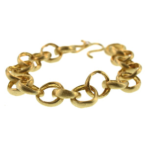 A Daisy Chain Link Bracelet