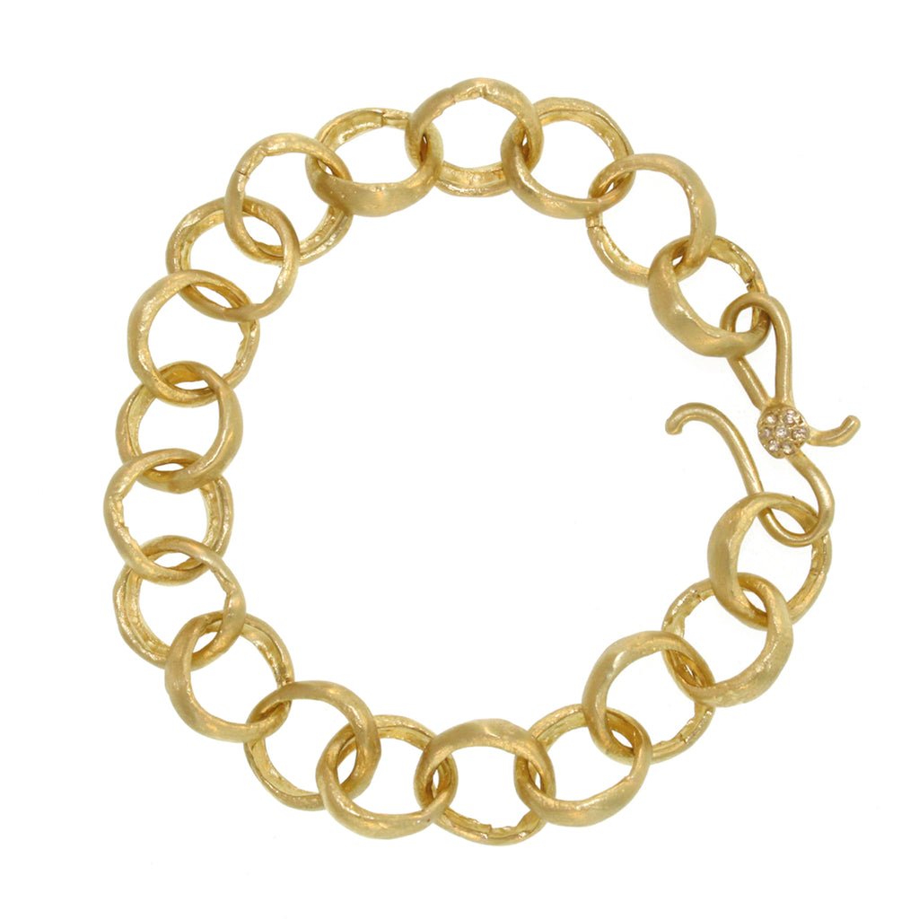A Daisy Chain Link Bracelet