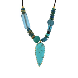 A Pear-Shaped Turquoise Pendant Necklace