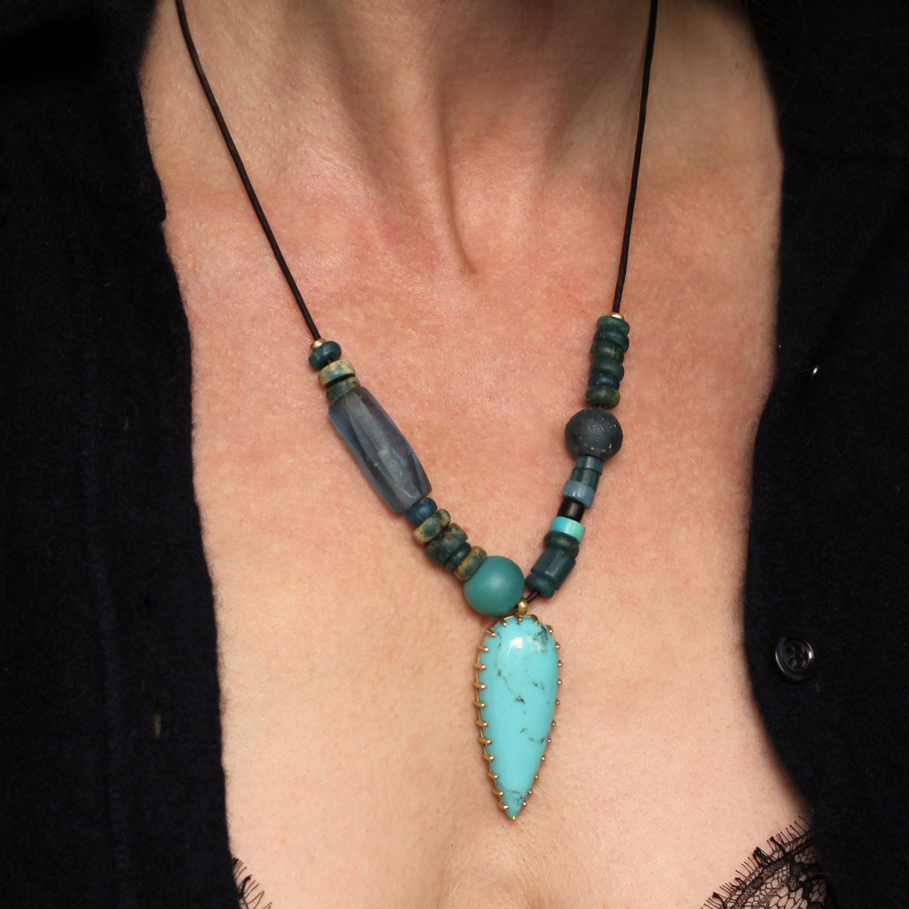 A Pear-Shaped Turquoise Pendant Necklace