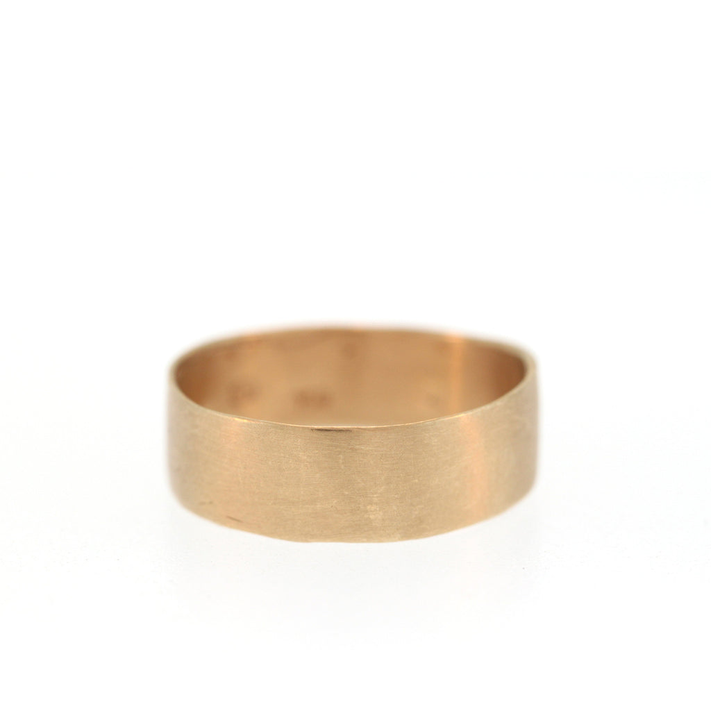 A Classic Band in Rose Gold, 6mm